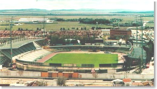 Panorámica del Estadio Carlos Belmonte durante las obras de construcción del graderío de Tribuna Marcador (año 1991)