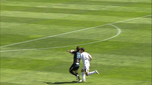 David Rodríguez se ayuda claramente del brazo en la jugada del gol