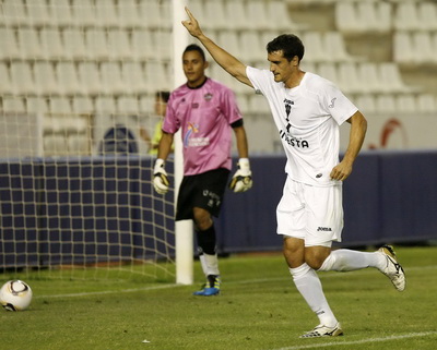 Calle celebra su gol ante su ex-compañero Keylor Navas