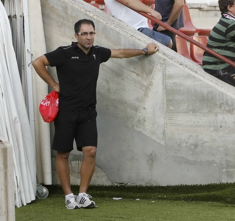 Antonio Gómez es el entrenador de Segunda División B que menos rotaciones introduce