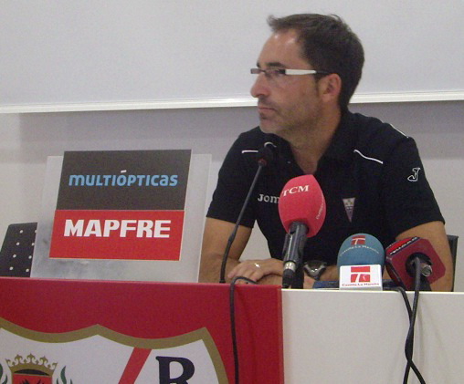 Antonio Gómez en rueda de prensa en la Ciudad Deportiva del Rayo Vallecano