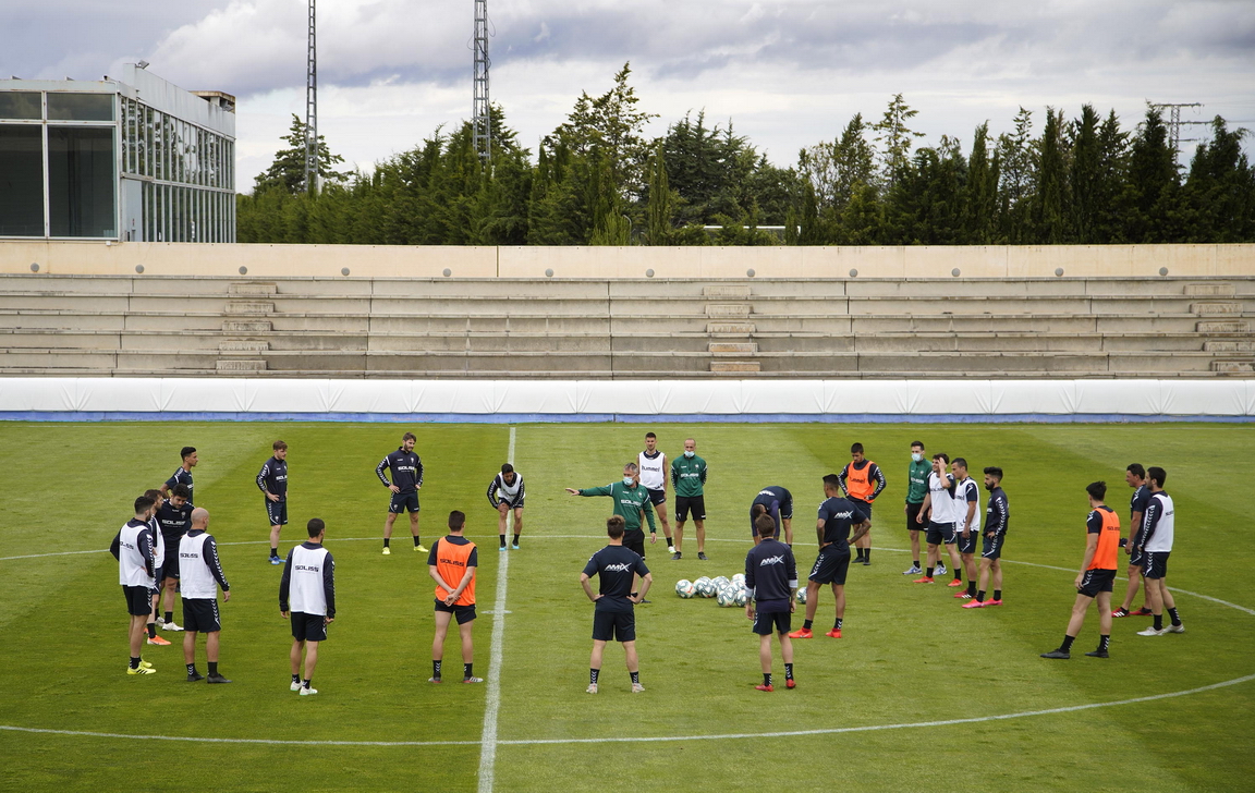 Albacete Balompié y Rayo Vallecano ultiman los detalles para reiniciar este miércoles el deporte profesional en España