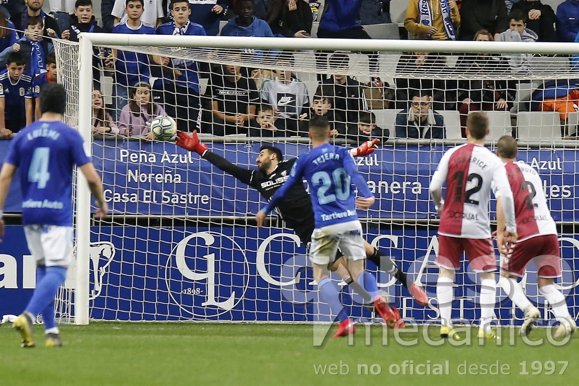 Sergio Tejera hacía el 1-0 para el Oviedo en un extraño balón que superaba a Tomeu Nadal
