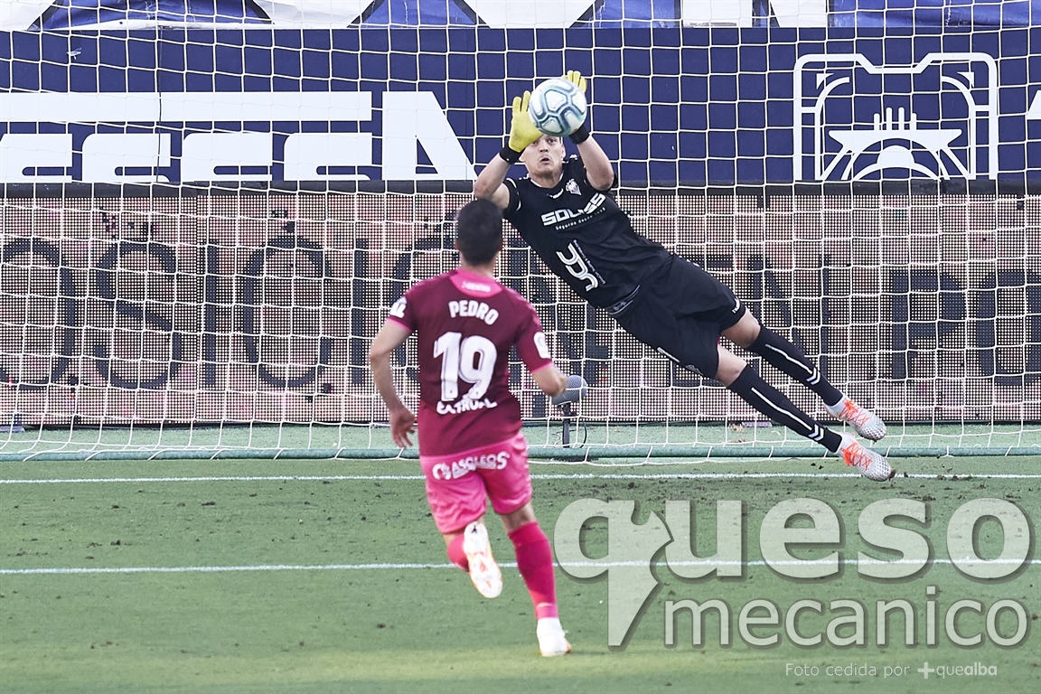 El portero brasileño del Albacete cedido por el Inter, Gabriel Brazao, cuajó una fenomenal actuación ante el Málaga