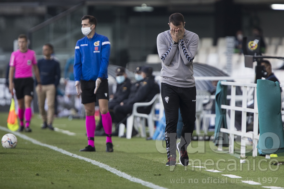 Aritz López Garai reconoció el desastroso primer tiempo del Albacete en el Estadio Cartagonova