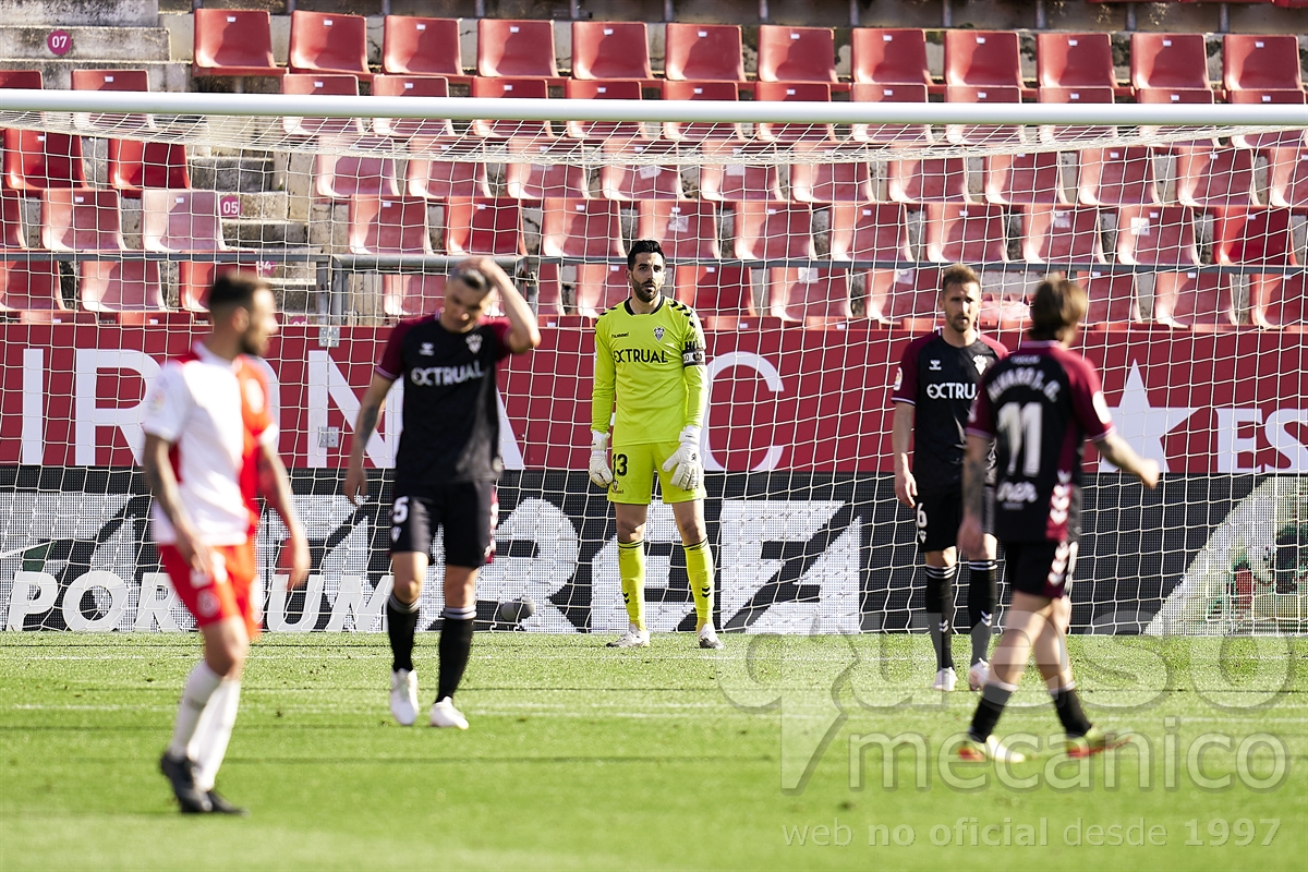 Una  salida de Tomeu provocó el primer tanto del Girona cuando ya el luminoso marcaba el 92'