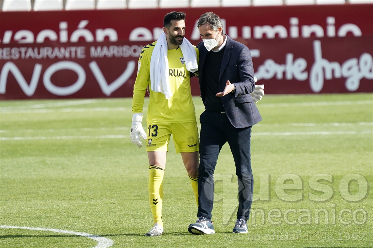 Tomeu Nadal junto a Vicente Moreno, entrenador del RCD Espanyol, antes del inicio del encuentro