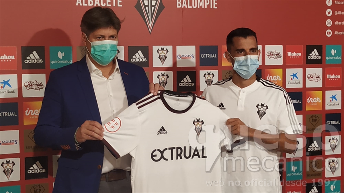 Rueda de prensa de Alfonso Serrano en la presentación de Rubén Martínez como jugador del Albacete Balompié