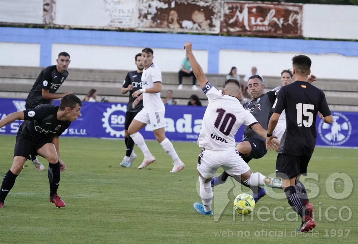 Manu Fuster, uno de los que entró tras el descanso, fue el autor del tercer gol del Albacete Balompié