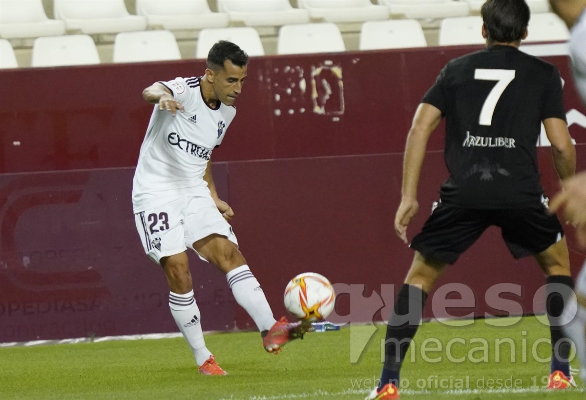 El nuevo fichaje del Albacete, el menorquín Rubén Martínez, debutó con la camiseta blanca.