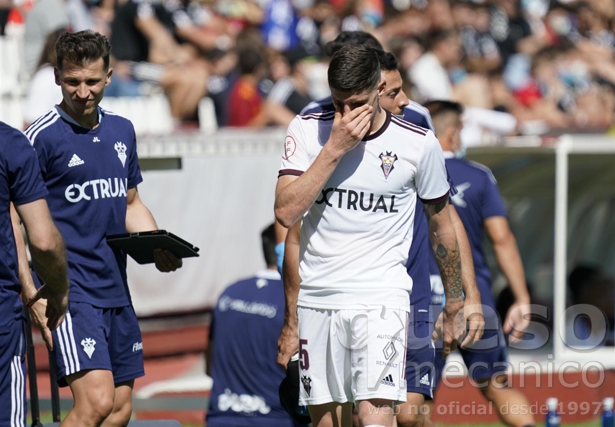 Eric Montes se retira lesionado en el partido ante el Real Madrid-Castilla
