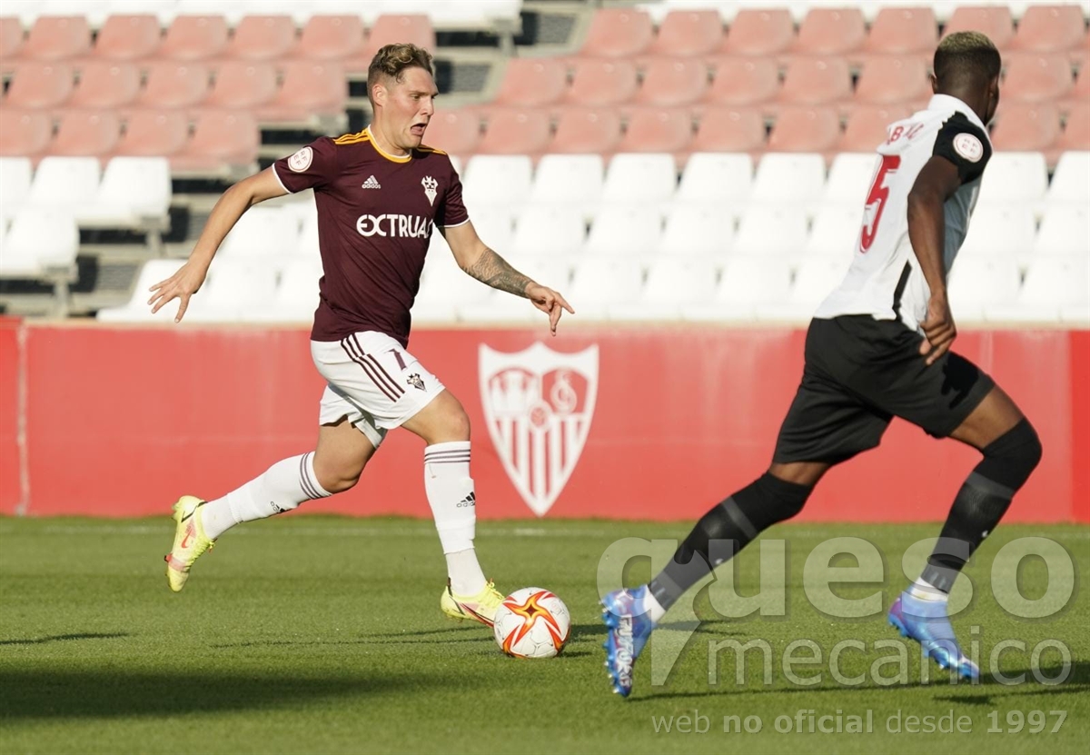 El Albacete dispuso de varias ocasiones claras para adelantarse en el marcador ante el Sevilla Atlético en el primer tiempo pero la mira estuvo desviada.