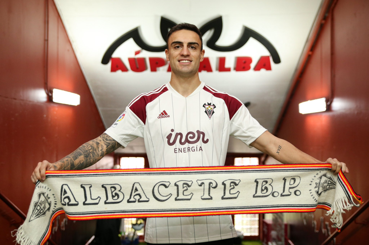 Carlos Isaac presentado como nuevo jugador del Albacete Balompié hasta 2025