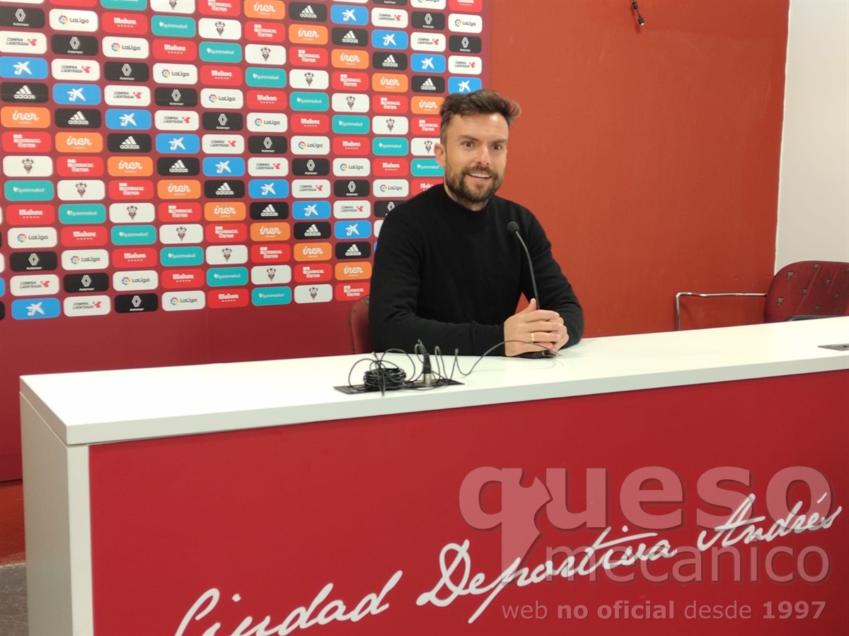 Rueda de prensa de Rubén Albés, entrenador del Albacete Balompié, en la previa del encuentro Albacete - U.D. Ibiza