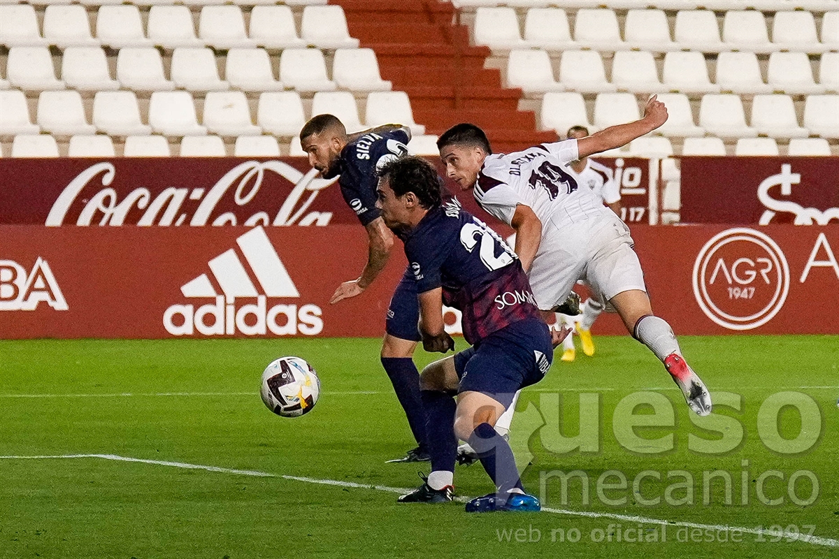Olaetxea consiguió, en la primera vuelta e in-extremis, el gol que supuso la victoria del Albacete ante el Huesca en el Carlos Belmonte