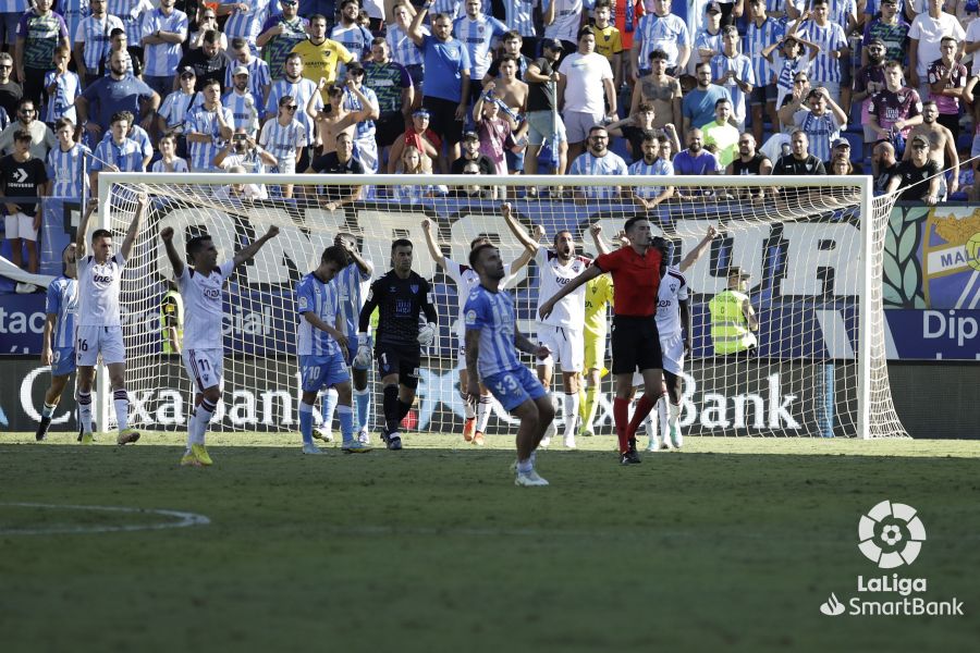 Los jugadores del Albacete celebran el triunfo ante el Málaga en La Rosaleda