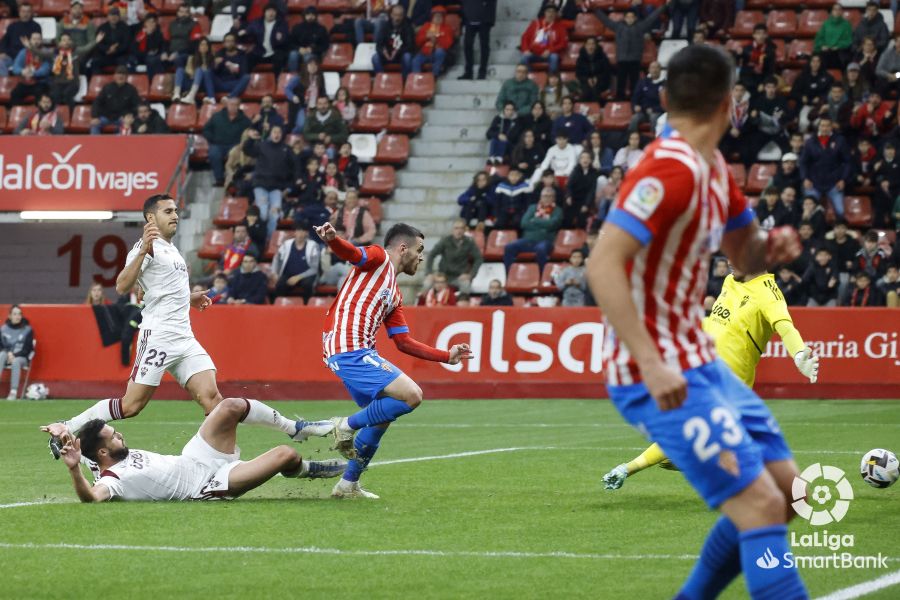 Campuzano anotaba el 1-0 para el Sporting tras un córner a favor del Albacete que no se jugó de la mejor manera
