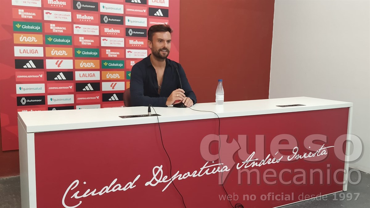 Rueda de prensa de Rubén Albés, entrenador del Albacete Balompié, en la previa del encuentro Albacete - R.C.D. Español