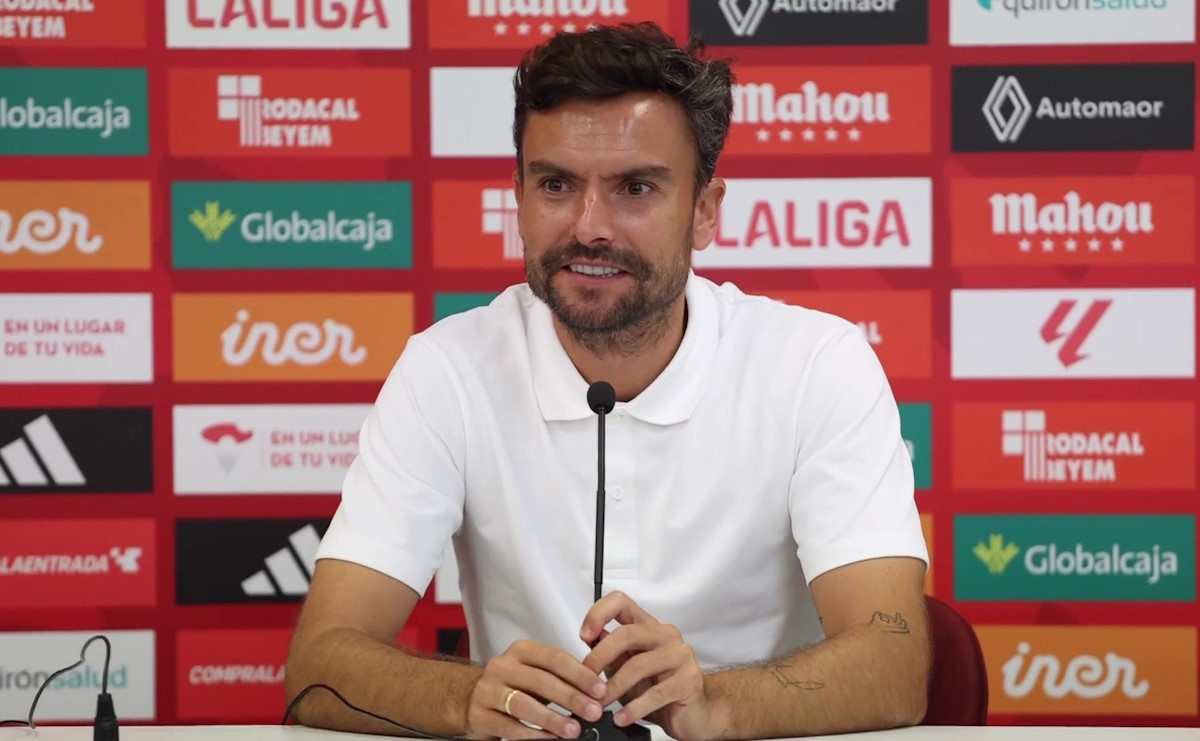 Rueda de prensa de Rubén Albes, entrenador del Albacete Balompié, en la previa del encuentro C.D. Tenerife - Albacete Balompié, correspondiente a la jornada 5 de Liga.