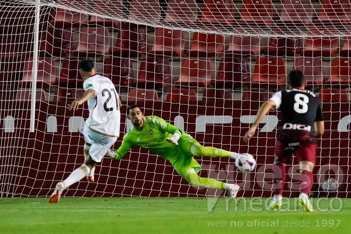 Alberto Quiles continúa con su estrella y ejecutó de forma magistral el penalti con el que el Albacete abría el marcador ante el Burgos